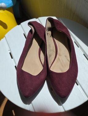 Old Navy Women's Burgundy Pointed-Toe Flats - Size 7